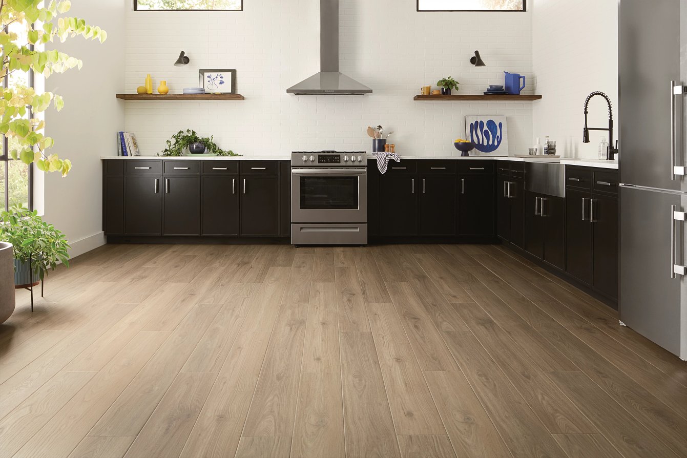 COREtec Plus HD Integrated - 7" Aver Walnut VV735-07018