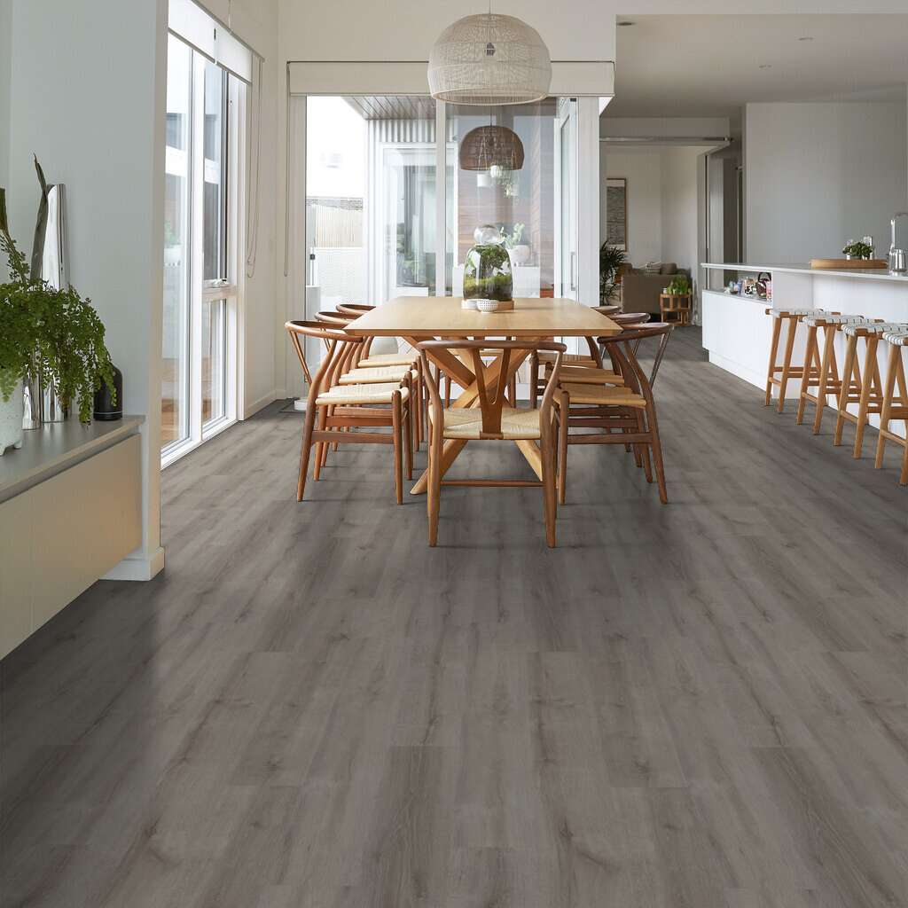 Shaw - 2357V Anvil Plus (20 mil) / 01023 Beach Oak 