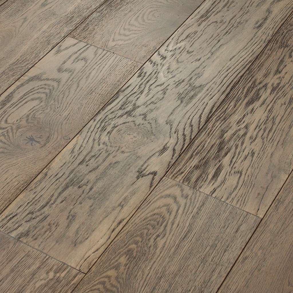 Castlewood's stunning character is visually rich with the beautiful knots, mineral streaks and natural splits seen in heirloom hardwood. Heightening its appeal is a very low-gloss finish, which calls to mind vintage European oil-rubbed floors.