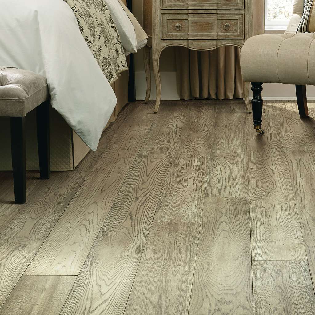 Part of the Gallery Collection of premium hardwood, Empire Oak is hand selected by design experts to bring the natural artistry of hardwood into your home. The clean look and understated finishes let the beauty of the wood shine through for a timeless look that ages gracefully.