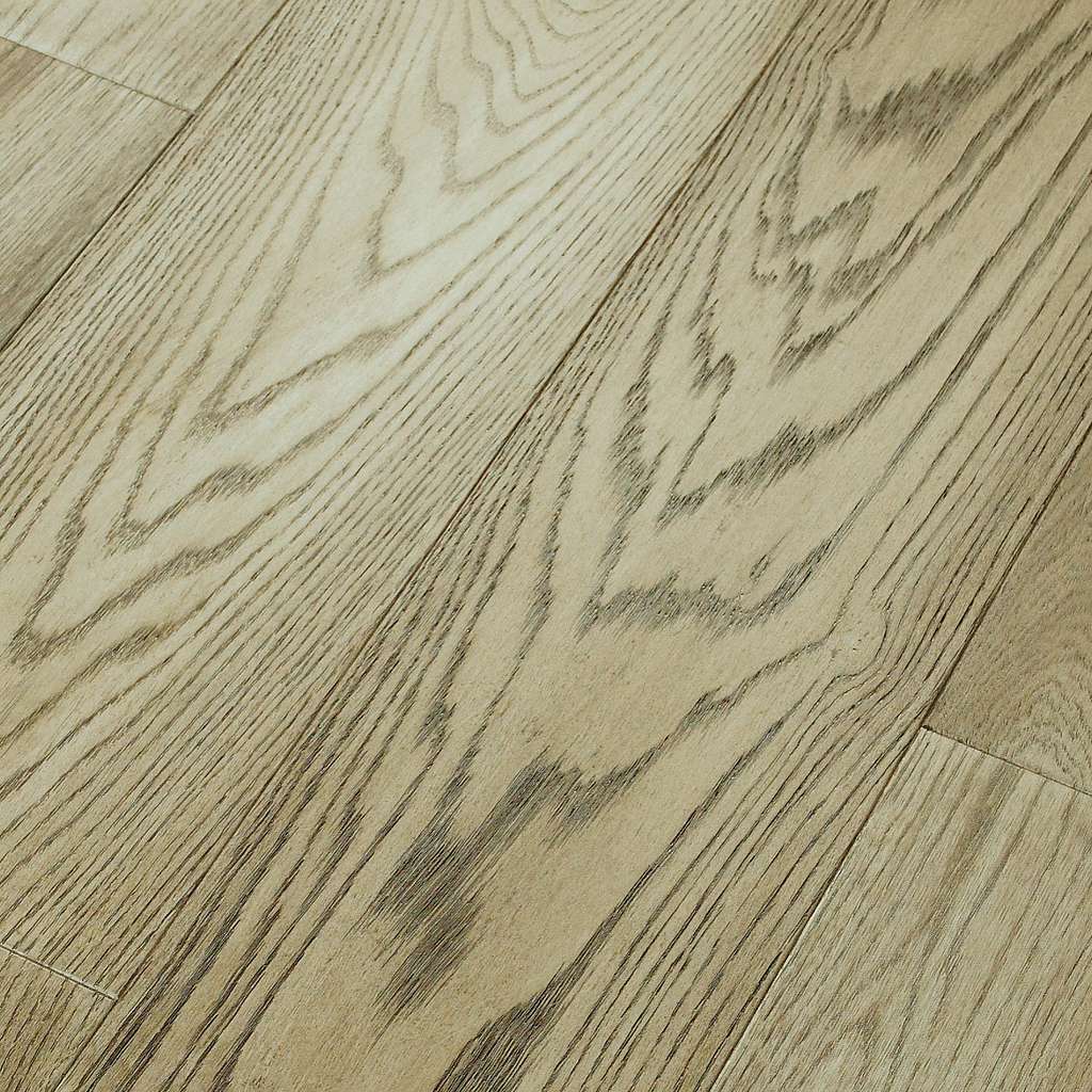 With classic charm and natural elegance, Empire Oak adds rich character to your home.