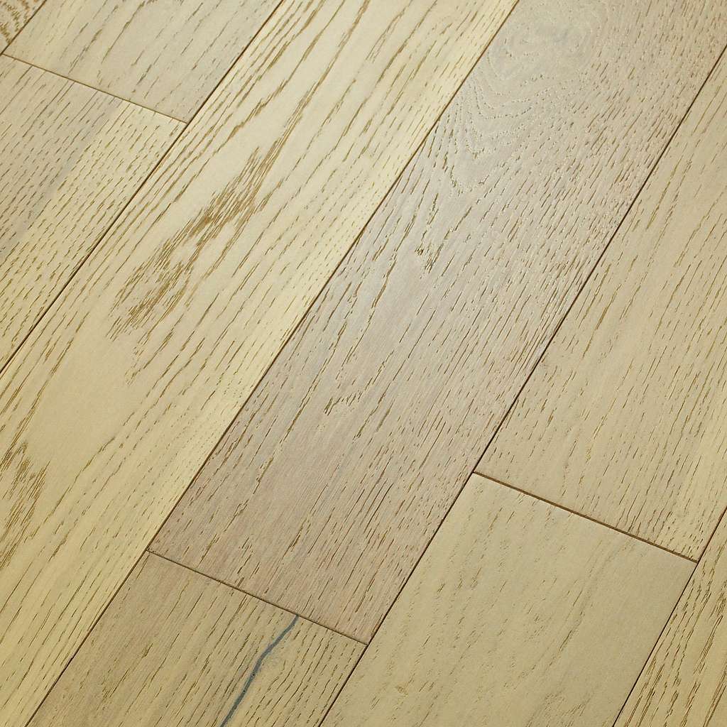 With classic charm and natural elegance, Empire Oak adds rich character to your home.