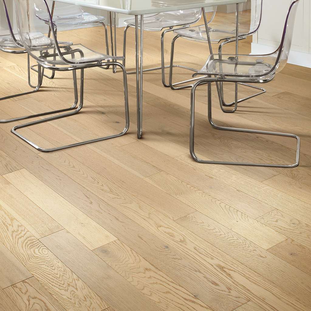 Part of the Gallery Collection of premium hardwood, Empire Oak is hand selected by design experts to bring the natural artistry of hardwood into your home. The clean look and understated finishes let the beauty of the wood shine through for a timeless look that ages gracefully.