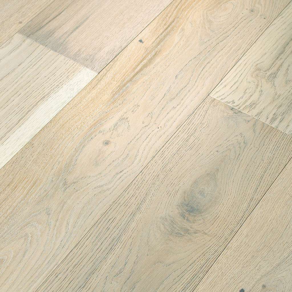 Castlewood's stunning character is visually rich with the beautiful knots, mineral streaks and natural splits seen in heirloom hardwood. Heightening its appeal is a very low-gloss finish, which calls to mind vintage European oil-rubbed floors.