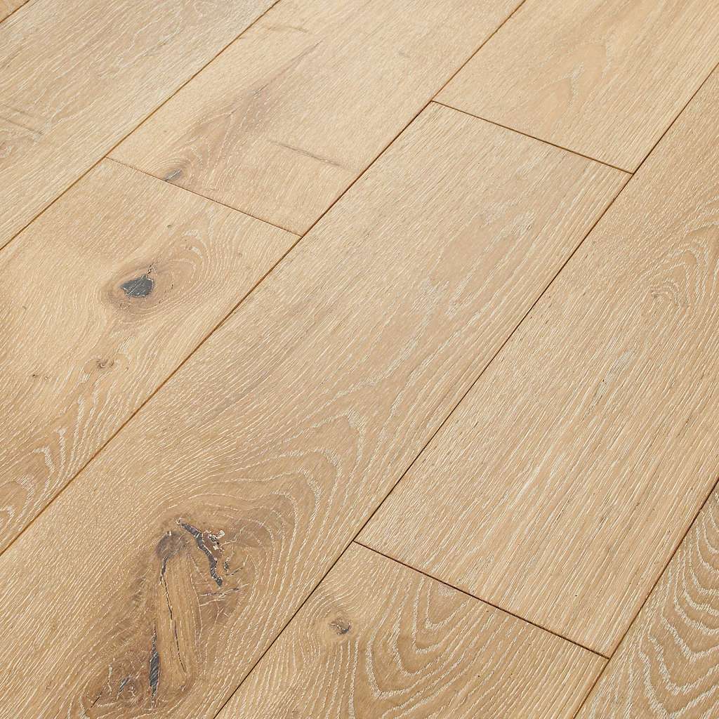 Castlewood's stunning character is visually rich with the beautiful knots, mineral streaks and natural splits seen in heirloom hardwood. Heightening its appeal is a very low-gloss finish, which calls to mind vintage European oil-rubbed floors.