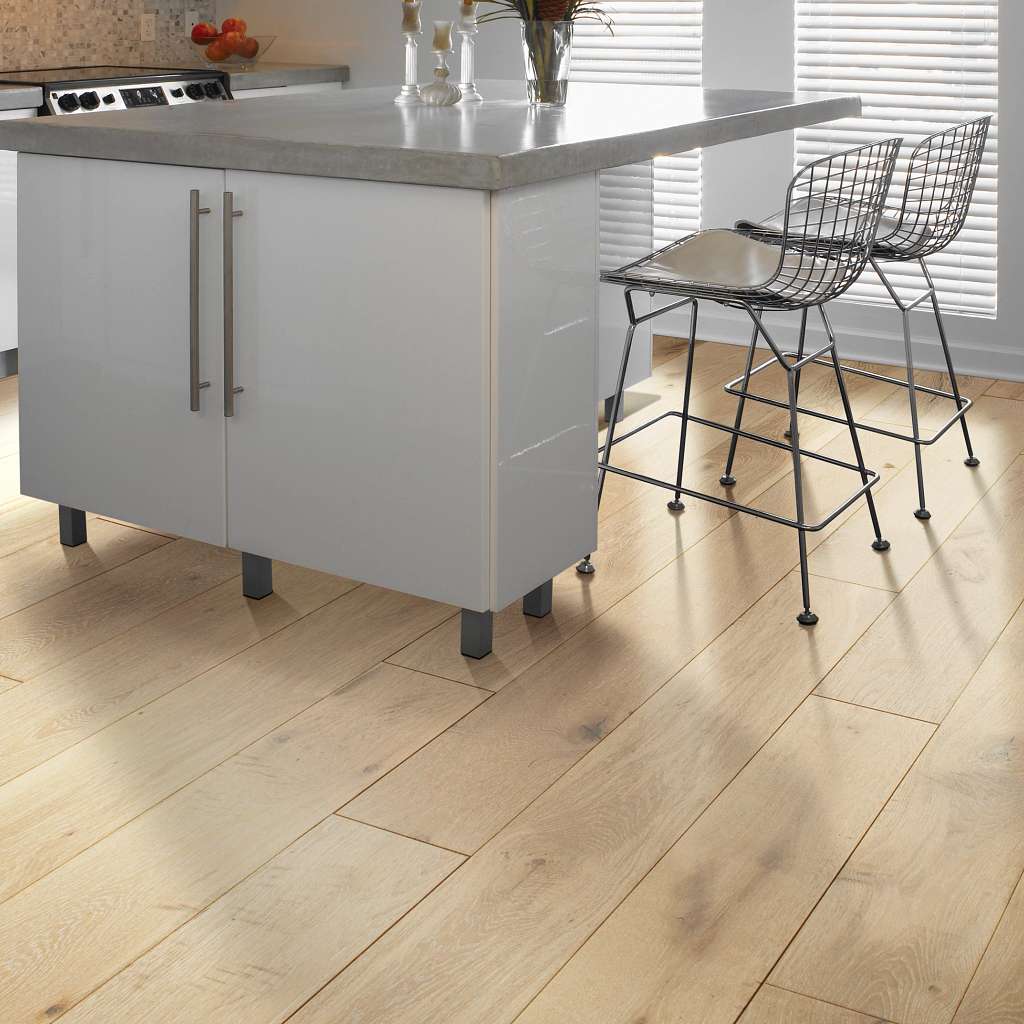 Castlewood's stunning character is visually rich with the beautiful knots, mineral streaks and natural splits seen in heirloom hardwood. Heightening its appeal is a very low-gloss finish, which calls to mind vintage European oil-rubbed floors.