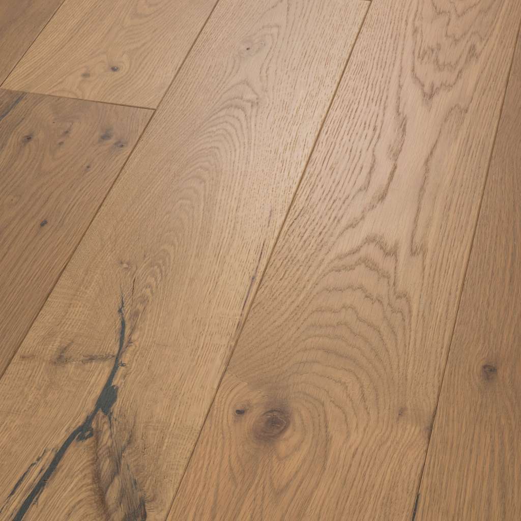 Light, natural tones and visible knots and splits create an unrefined look that illustrates the beauty of wood’s imperfection.